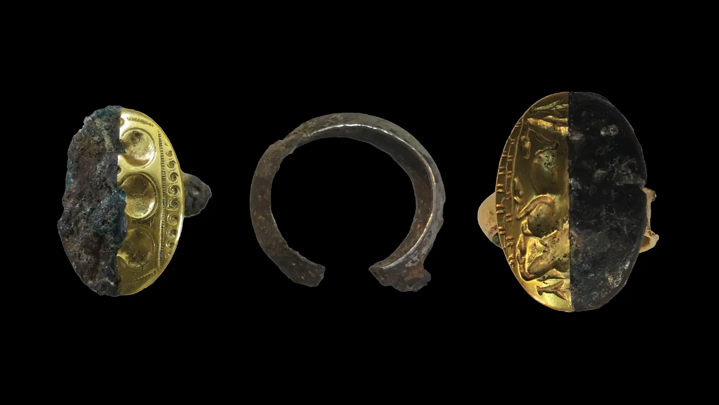 Anillos de sello de la Edad del Bronce griega asociados al estudio sobre hierro de posible origen meteórico.