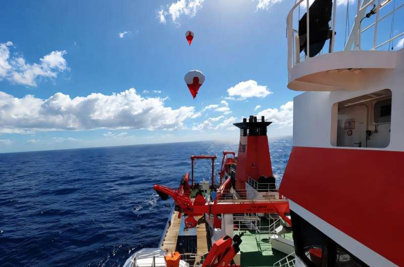 Nube cúmulo observada desde el aire, usada para ilustrar mediciones detalladas de cómo se agrupan gotas de agua en su interior.